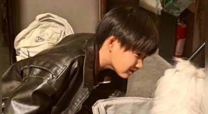 苏醒老婆晒生活碎片照，大儿子正面照曝光，长相帅气像极了妈妈