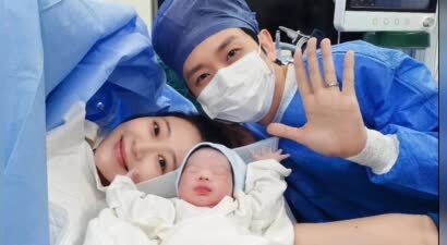 喜剧演员刘思维官宣得子 晒出新生儿脚丫