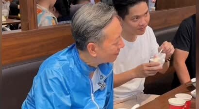 瘦到青筋突出！前TVB男星大病初愈暴瘦引担忧，可惜至今无子女