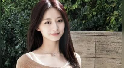 许光汉周子瑜恋情曝光？一张合影炸翻全网，粉丝笑了：这瓜太假！