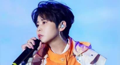 制片人称王濛很懂美妆 家里有几百支口红