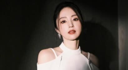 董璇穿素雅连衣裙气质在线