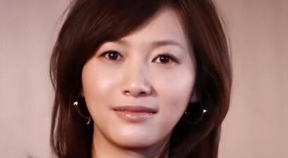 51岁徐静蕾美国超市被拍，胖到不敢认，旁边黄立行头发花白