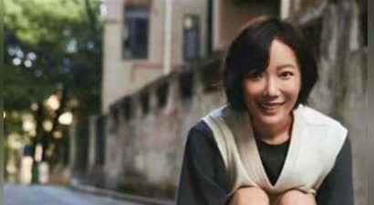 42岁王珞丹带病狗归隐！搬进深山生活，母亲不再催婚终和解