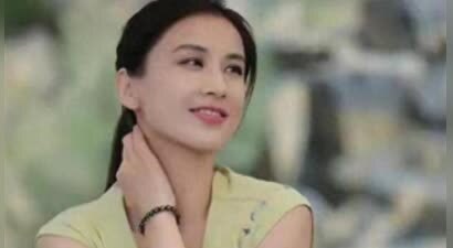 又一爷孙恋？51岁杨子带23岁女友见老母，黄圣依17年终是一场空