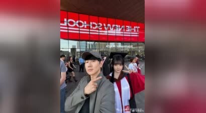 秀恩爱反被嘲父女恋？