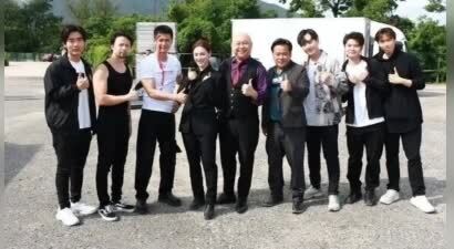 TVB花旦拍新剧被吊上6层楼高，恐高仍亲身上阵，男主上演英雄救美