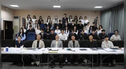 北电22级表演专业毕业答辩合照曝光，张子枫素颜现身答辩教师席