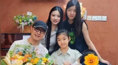汪峰一家五口同框合影！现身支持女儿醒醒演出