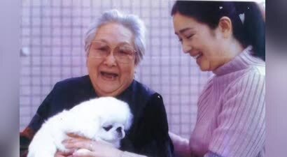 巩俐曾直言：姐姐和父亲去世后，98岁老母亲的晚年，我来托举