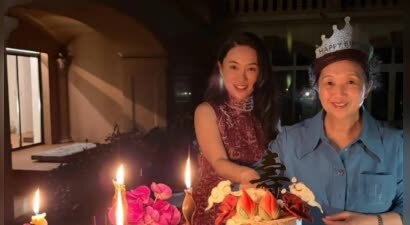 杜江晒照庆祝母亲70岁大寿，霍思燕与婆婆同框合影笑容灿烂