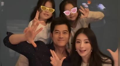 郭富城带方媛看家具，夫妻打扮素雅，牵手同行相当甜蜜