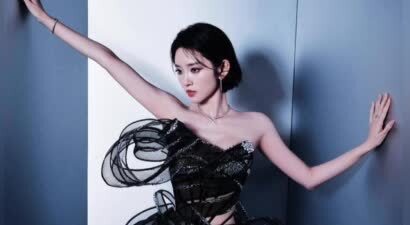 唐艺昕黑色裙装热辣性感魅力十足