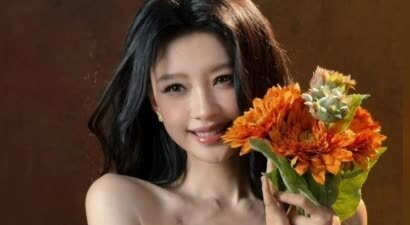 孙怡穿抹胸上衣锁骨线条吸睛