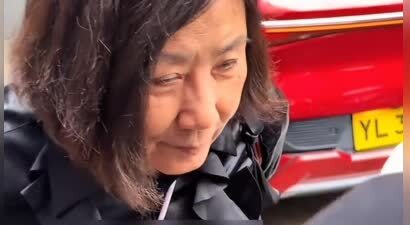 80 岁汪明荃素颜出行，尽显岁月痕迹，独自现身惹人感慨