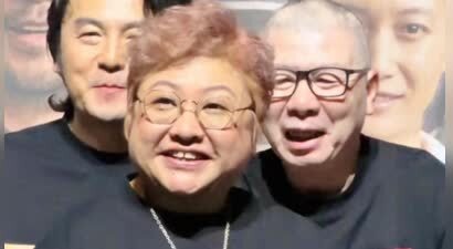 冯小刚当众感谢徐帆，一声太太辛苦打破离婚传闻，养女目睹很开心