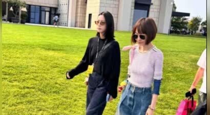 56岁鲁豫现身河北，生图下身材瘦弱膝盖凸出，换发型后变得年轻了