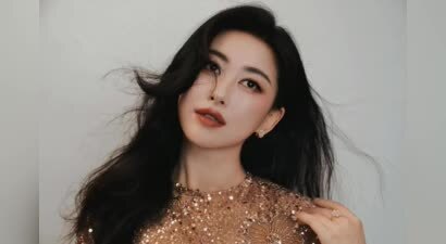 朱珠黑色卷发造型温婉成熟