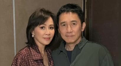 梁朝伟素颜过生日，刘嘉玲晒夫妻合照，结婚多年没孩子仍恩爱