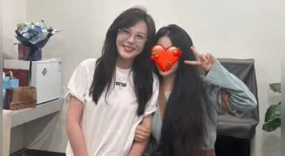 李金铭罕见露面，笑容满面心情好，不受综艺纠纷影响