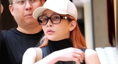 温岚大病初愈后首现身，淡妆气色非常好，和周杰伦的编曲人聚餐