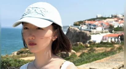 周冬雨回应出演话剧《文城》原因：余华、陈明昊、段奕宏三人已足够吸引我，也想看看，离开镜头的保护我能怎样；此前因“不背台词”引热议