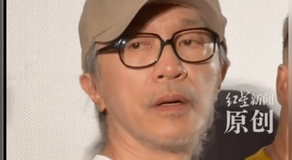 周星驰被影迷集体表白 眼含热泪展露笑容向观众致谢