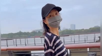 张曼玉穿79块老头衫直播，31万人挤进来看：人活到极致，就是敢于展示真实的自己