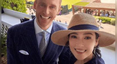 章子怡陪同儿女现身温网决赛观赛 发布与抖森合照氛围温馨