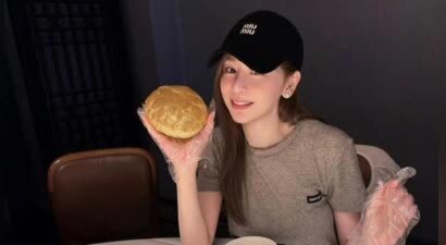 王心凌俏皮晒出游照 与广州地标合拍活泼可爱