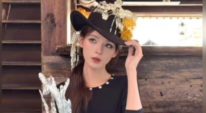 现代苗疆圣女 张予曦苗族造型美艳飒爽