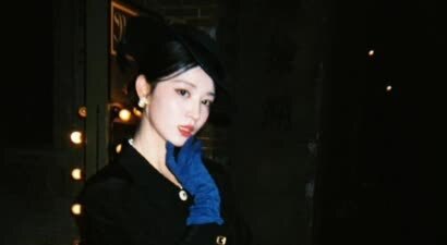 王楚然黑裙礼帽搭配珍珠 温婉笑容尽显复古韵味