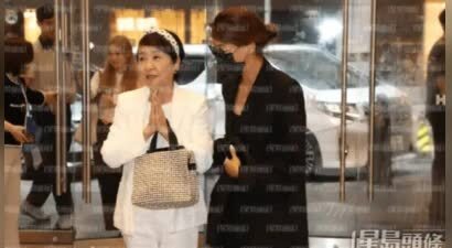 谢贤去世 狄波拉谢婷婷首次同出镜 满面哀容眼眶通红