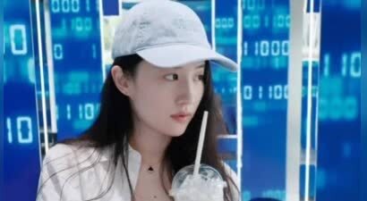 刘亦菲晒素颜随拍低调可爱