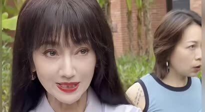 赵雅芝景德镇浓妆拍摄，状态引热议