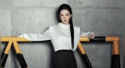 杨紫黑白配色穿搭时髦摩登