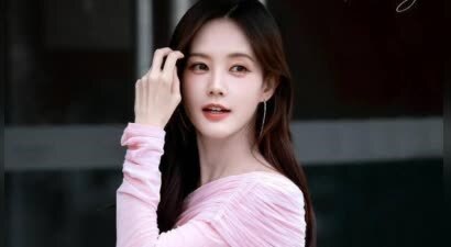 李一桐粉色一字肩短裙甜美动人