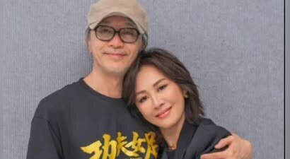 刘嘉玲晒周星驰相拥合照 满面笑意尽显多年交情