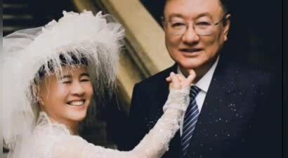 60岁金龟子生日当天与丈夫补拍婚纱照