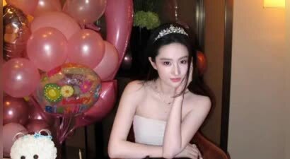 刘亦菲晒 39 岁生日写真 纱裙造型尽显千金气质
