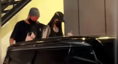 文章疑似携新女友看话剧 两人一前一后走出剧场