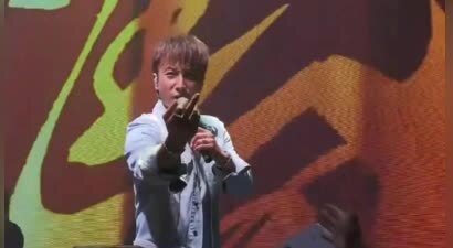 方力申否认向邓丽欣照片竖中指 称系观众先做出该手势