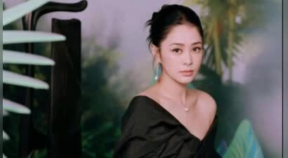 阿娇晒写真黑裙造型尽显温婉格调