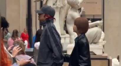 网友偶遇李荣浩杨丞琳看展 夫妻俩形影不离氛围甜蜜