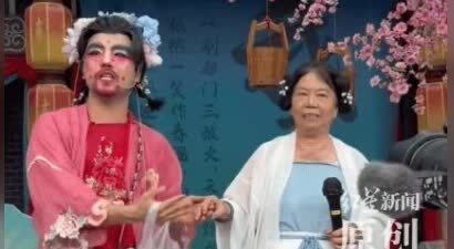 周星驰御用配角成功应聘景区NPC：已上班两天，感觉良好