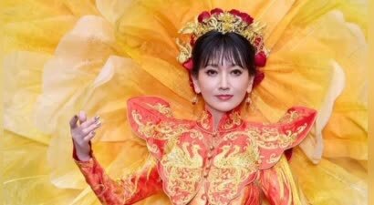 赵雅芝化身锦绣花仙雍容华贵