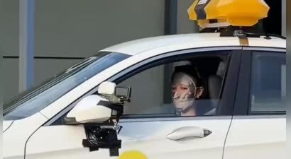 38岁倪妮练科目二被网友偶遇，后背被汗水浸透