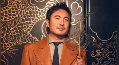 沈腾被曝深夜喝多 被朋友合力架着送上车
