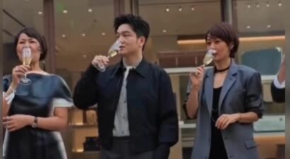 樊振东赵今麦许光汉马伊琍同台剪彩，握手瞬间火出圈