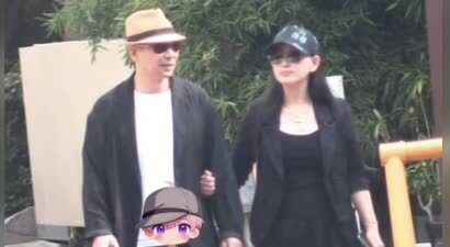 赵文卓妻子被拍小腹隆起 引发四胎猜想